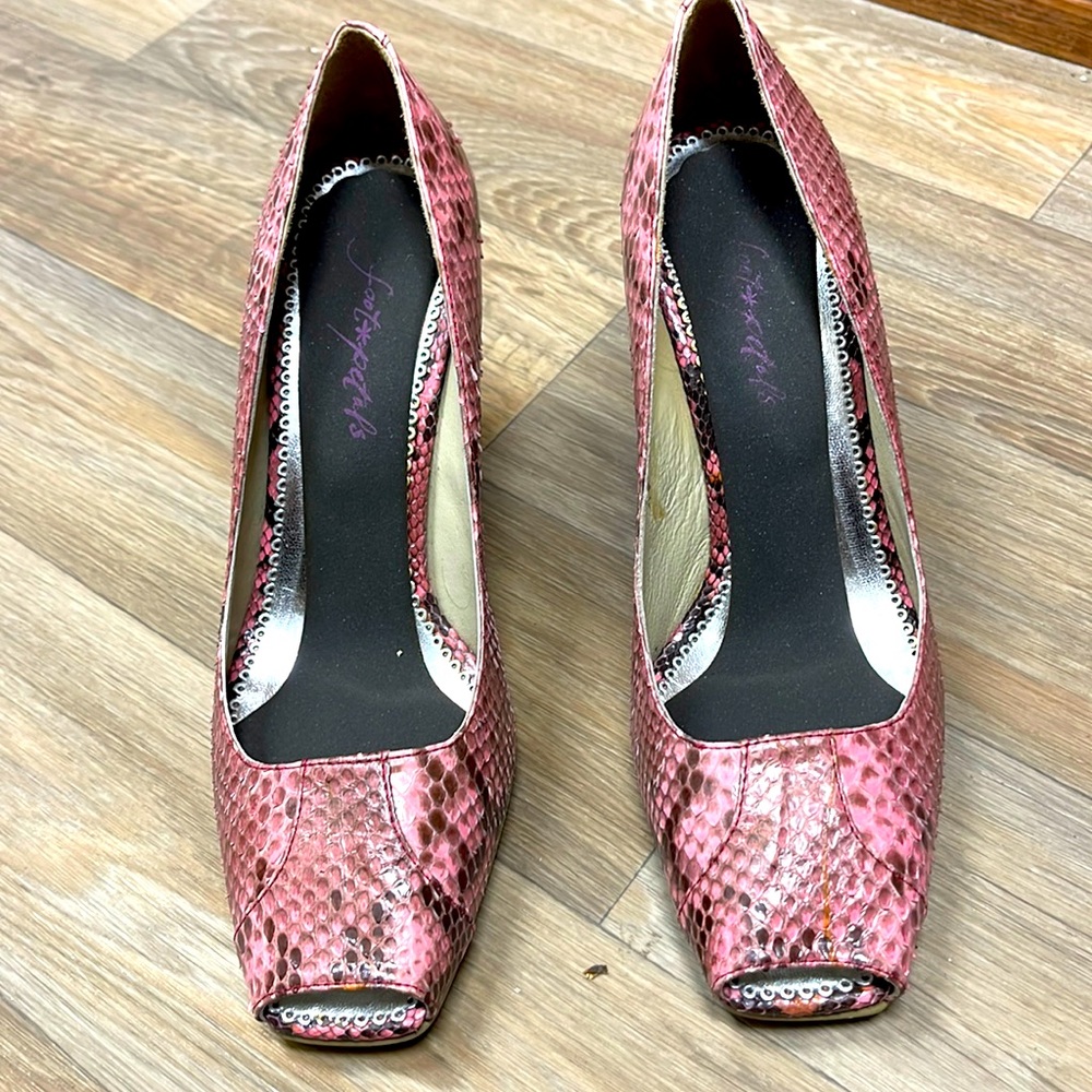 Genuine Snakeskin pump! Gorgeous!